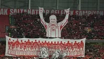 Taraftarlardan koreografi şov