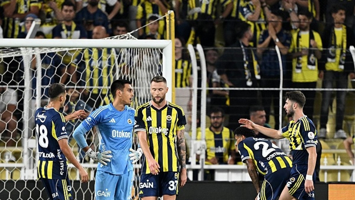 Irfan Can Eğribayat, vratar Fenerbahçeja, utrpel zlom prsta
