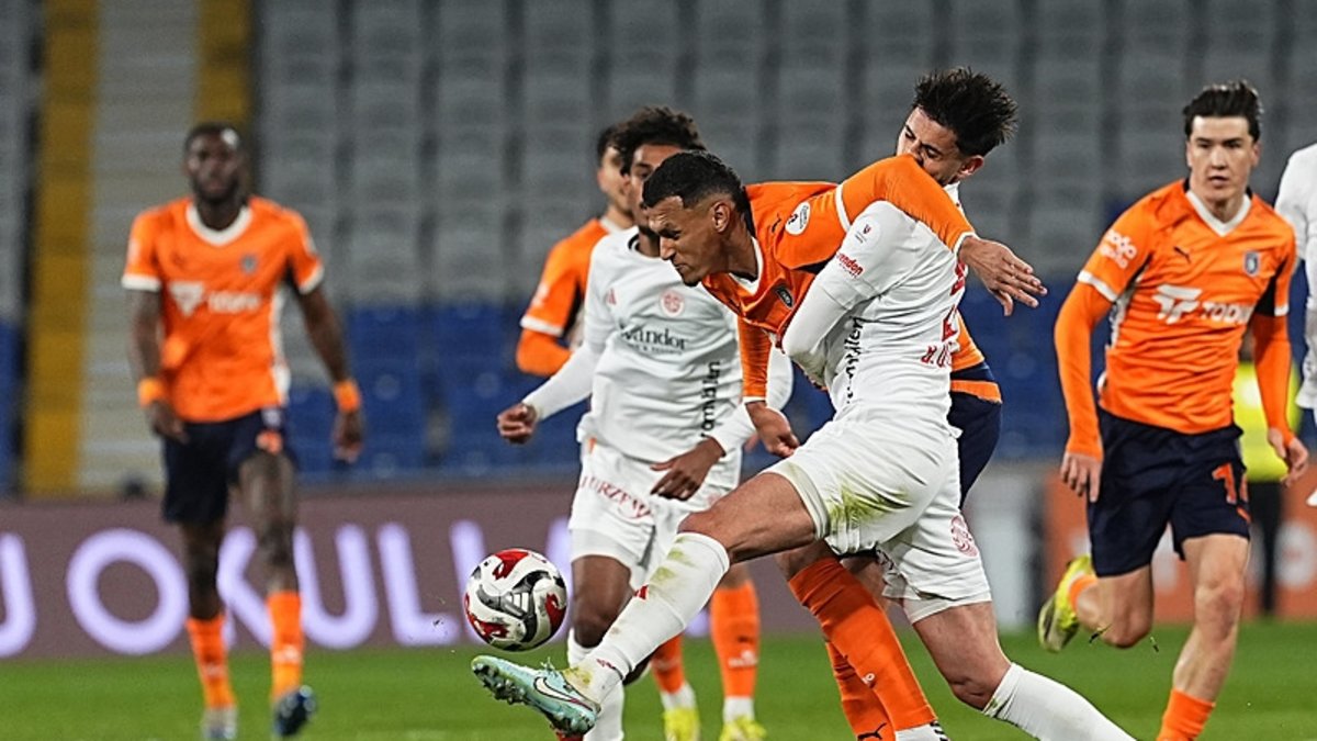 Trendyol Süper Lig'in 27. haftasında RAMS Başakşehir ile Hesap.com Antalyaspor berabere kaldı!