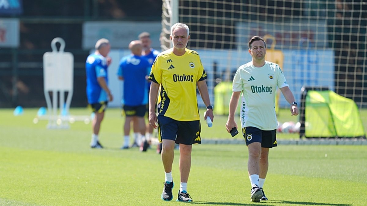 FENERBAHÇE TRANSFER HABERİ - Mourinho 2 ismin biletini kesti! Süper Lig ekipleri devrede FENERBAHÇE TRANSFER HABERİ - Mourinho 2 ismin biletini kesti! Süper Lig ekipleri devrede