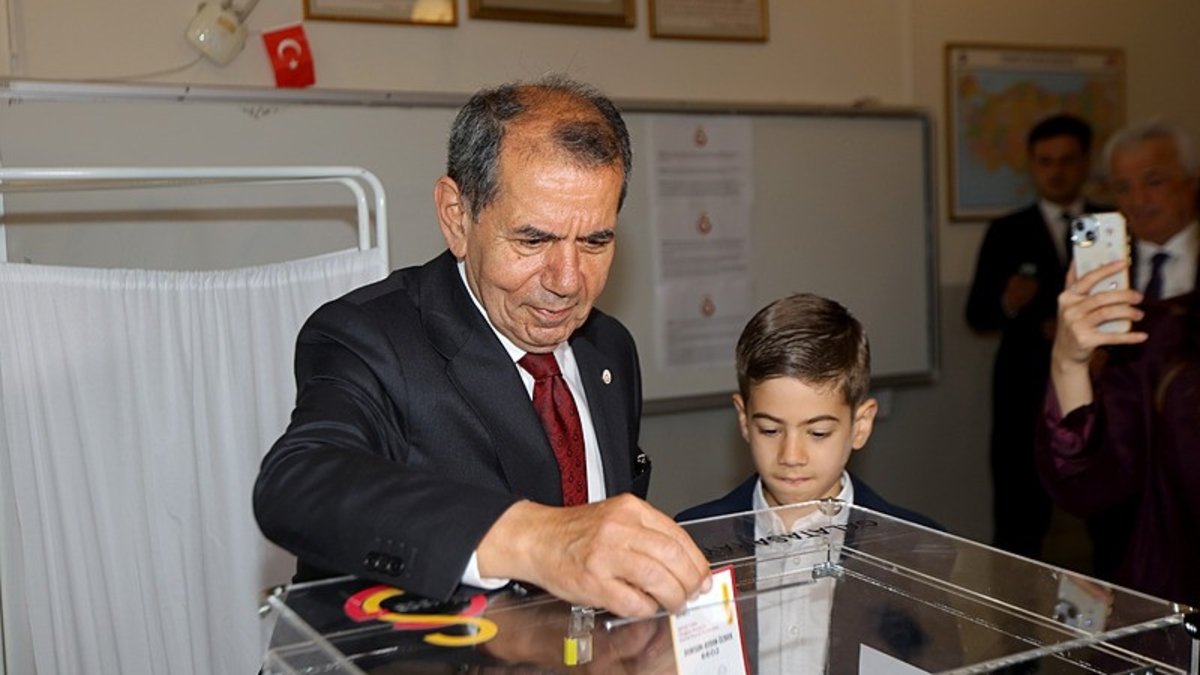 Galatasaray'da Dursun Özbek yeniden başkanlığa seçildi!