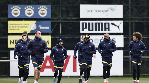 Spor Toto Süper Lig'de Alanyaspor ile karşılaşacak Fenerbahçe'nin kamp kadrosu belli oldu!