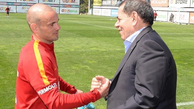 Wesley Sneijder'den flaş Galatasaray sözleri! Kariyerime Türkiye'de devam etmek istiyorum