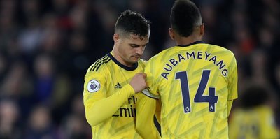 Arsenal'da Xhaka'nın yerine kaptanlığa Aubameyang getirildi