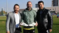 Gökhan Ünal’a sürpriz hediye