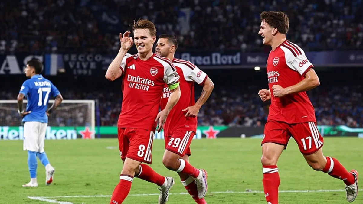 Martin Odegaard'lı Arsenal Napoli'yi yendi!