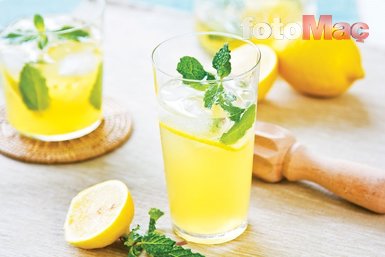 Sıcaklarla baş edebilmek için: Ev yapımı limonata tarifi!