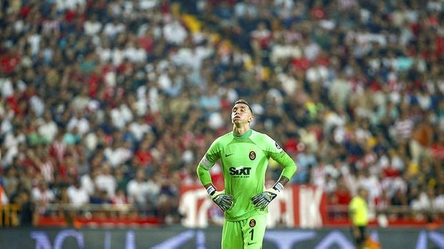 Hatada zirve Muslera’nın