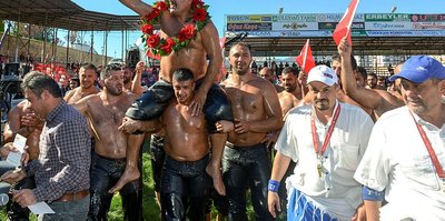 Elmalı'nın başpehlivanları ödüllendirildi