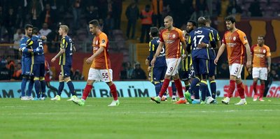 Galatasaray büyük maçlarda dağıldı