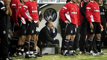 ‘O tam bir salak’