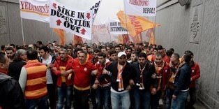 Galatasaray taraftarı TFF'ye yürüdü