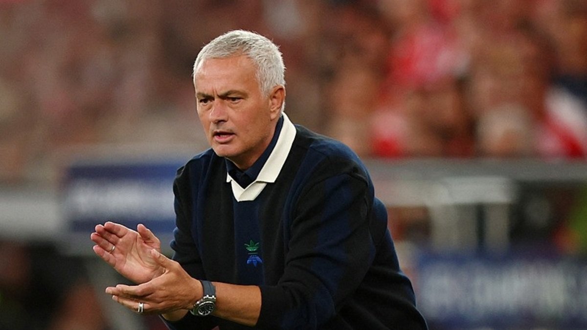 Jose Mourinho Benfica'ya veda etti