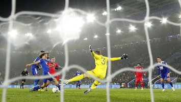 Leicester'e evinde şok!