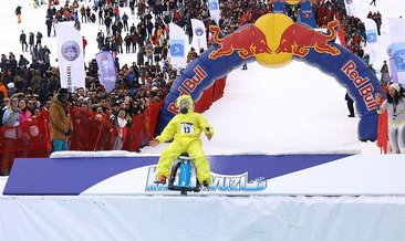 Erciyes'te eksi 6 derecede kar havuzuna atladılar