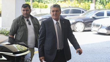 Yönetim tam kadro