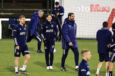 Fenerbahçe'de dikkat çeken kare! Emre Belözoğlu ve Mesut Özil...