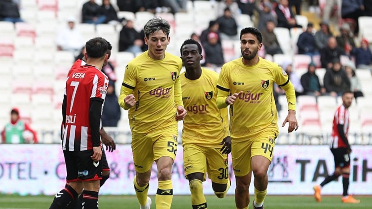 İstanbulspor, Özbelsan Sivasspor'u deplasmanda devirdi!