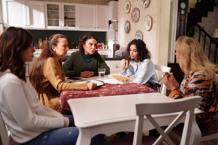 benim-guzel-ailem-son-bolum-trt1-benim-guzel-ailem-yeni-bolum-izle-21-bolum-1701241980334.jpeg
