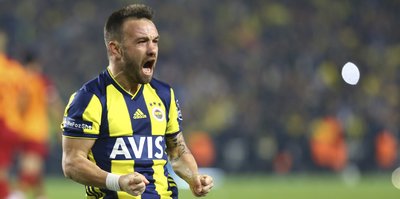 Fenerbahçe'de iki yıldızla bir yıl daha!
