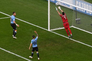 Muslera gruplarda kalesini gole kapadı Uruguay namağlup turladı!