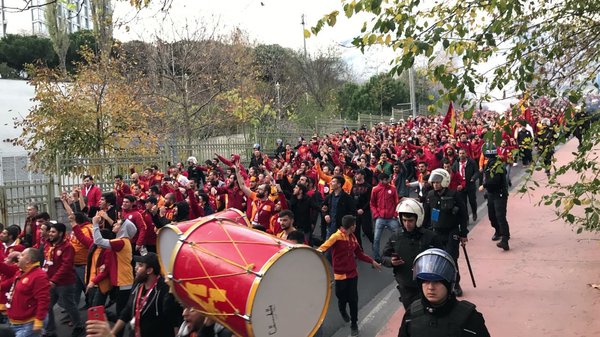 Galatasaray taraftarı Vodafone Park'ta!