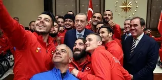 Cumhurbaşkanı Erdoğan, milli takımları kabul etti