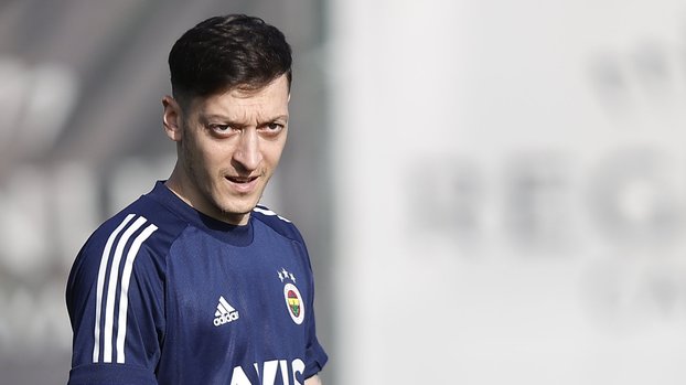 Mesut Özil Fenerbahçe'ye teknik direktör önerdi mi? Menajerinden flaş açıklama!