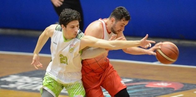 Manisa BBSK'nin dev adamları sahadan galip ayrıldı