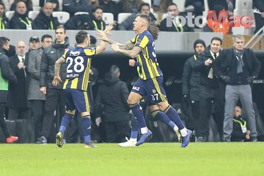 Beşiktaş tribününden Martin Skrtel’e tespih atıldı