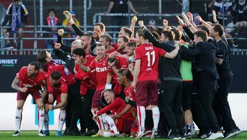 Köln Bundesliga'da kaldı!