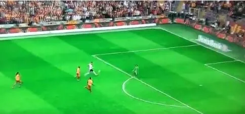 Alvaro Negredo karşı karşıya kaçırdı! İnanılmaz pozisyon - 1