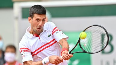 Djokovic, rakibi Musetti'nin 5. sette sakatlanması sonrası çeyrek finale çıktı