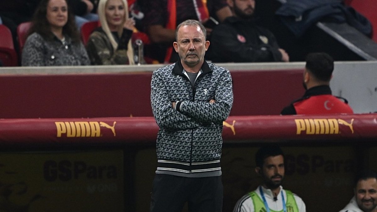 Beşiktaş'ta transfer zirvesi! Sergen Yalçın 4 takviye istedi Beşiktaş'ta transfer zirvesi! Sergen Yalçın 4 takviye istedi