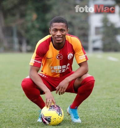 Galatasaray'da 2 ayrılık daha! Sözleşmeleri feshediliyor