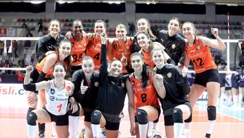 Eczacıbaşı Dynavit ligi lider bitirdi!