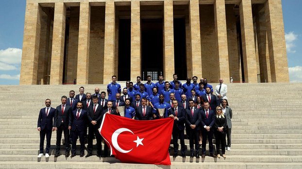 Euroleague şampiyonu Anadolu Efes Anıtkabir'de