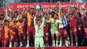 Şampiyon G.Saray kupasını kaldırdı!