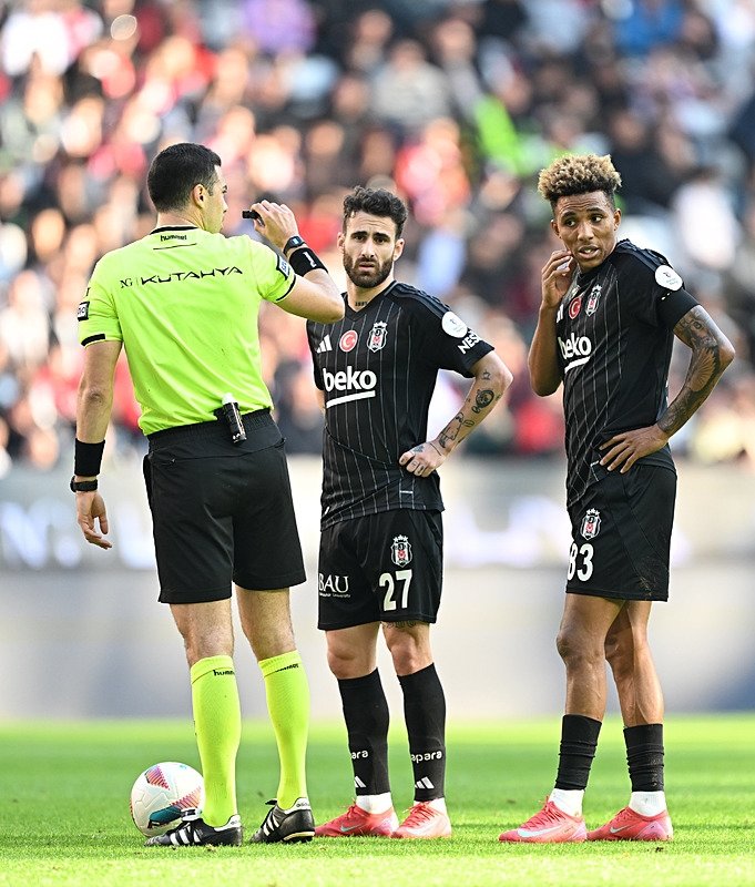 twente-besiktas-maci-ne-zaman-saat-kacta-hangi-kanalda-canli-yayinlanacak-uefa-avrupa-ligi-1738230557498.jpeg