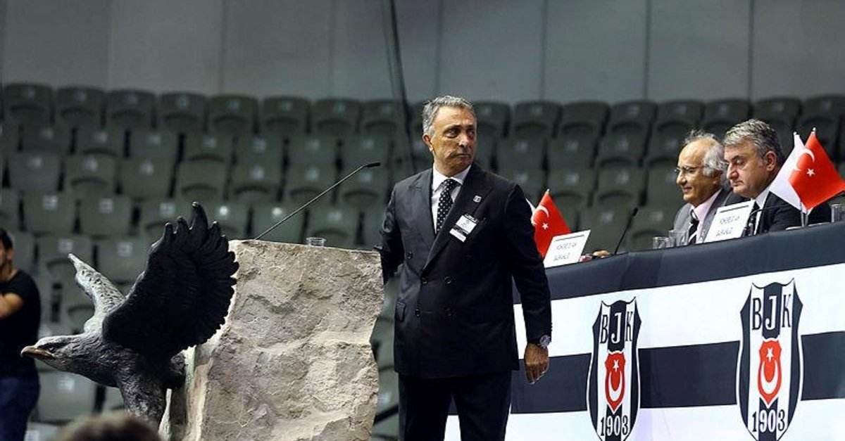 Beşiktaş'ta Ahmet Nur Çebi ezici farkla başkan seçildi - Fotomaç