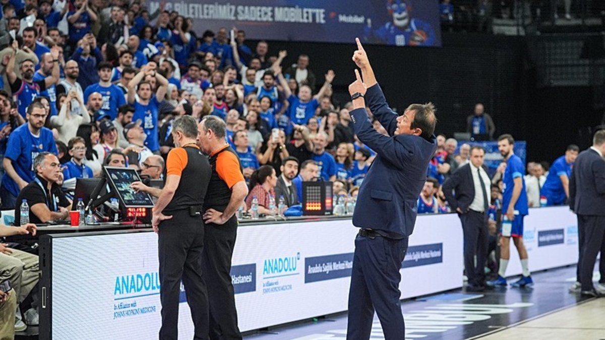 Ergin Ataman gerginliği