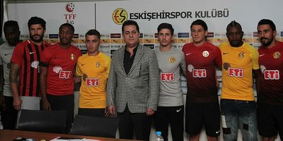 Eskişehirspor 8 futbolcuyla sözleşme imzaladı