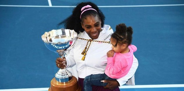 Serena Williams anne olduktan sonra ilk şampiyonluğuna ulaştı