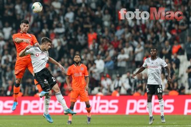 Beşiktaş - Başakşehir maçında Sergen Yalçın tezahüratları! İşte maçtan kareler...
