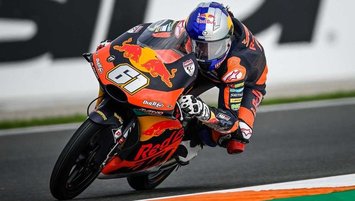 Can Öncü sezonun ilk podyumuna çıktı