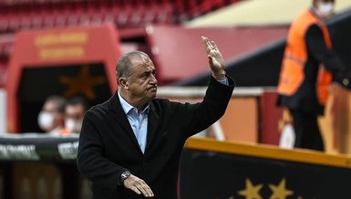 Eşyalarını topladı