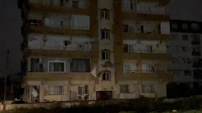 deprem-hangi-illerde-oldu-kahramanmarastaki-deprem-hangi-illerden-hissedildi-hangi-illerde-olu-var-iste-il-il-1675661468465.jpeg