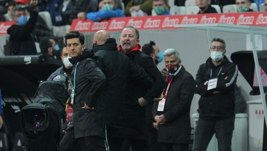 Beşiktaş Giresunspor maçında taraftardan Sergen Yalçın'a tepki