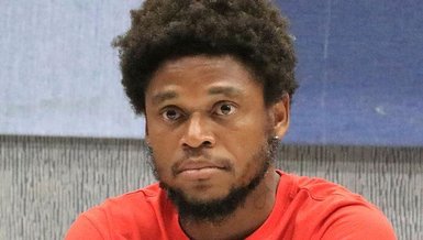 Adriano 16 yıl sonra döndü