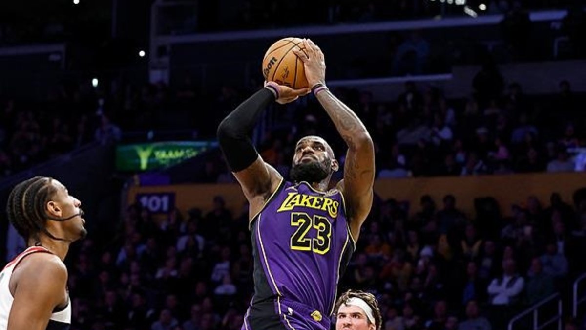 LeBron James 40 yaşında bir kez daha tarihe geçti LeBron James 40 yaşında bir kez daha tarihe geçti